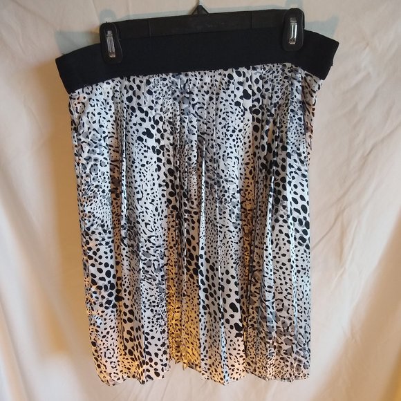 White House Black Market Leopard Print Skirt - Picture 1 of 5